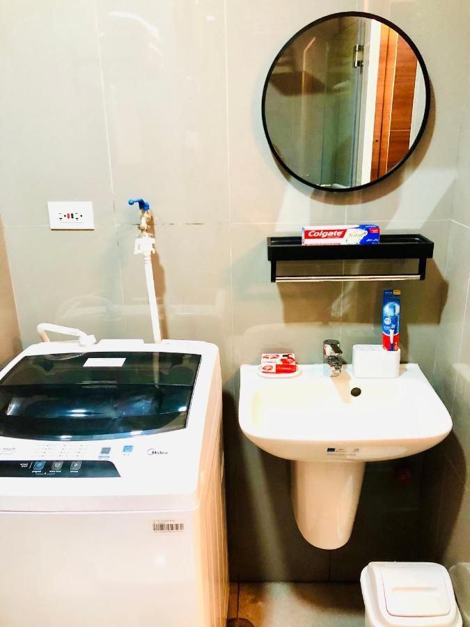 Air Residence 1Br With Balcony Free Netflix And Disney Plus Manila Luaran gambar