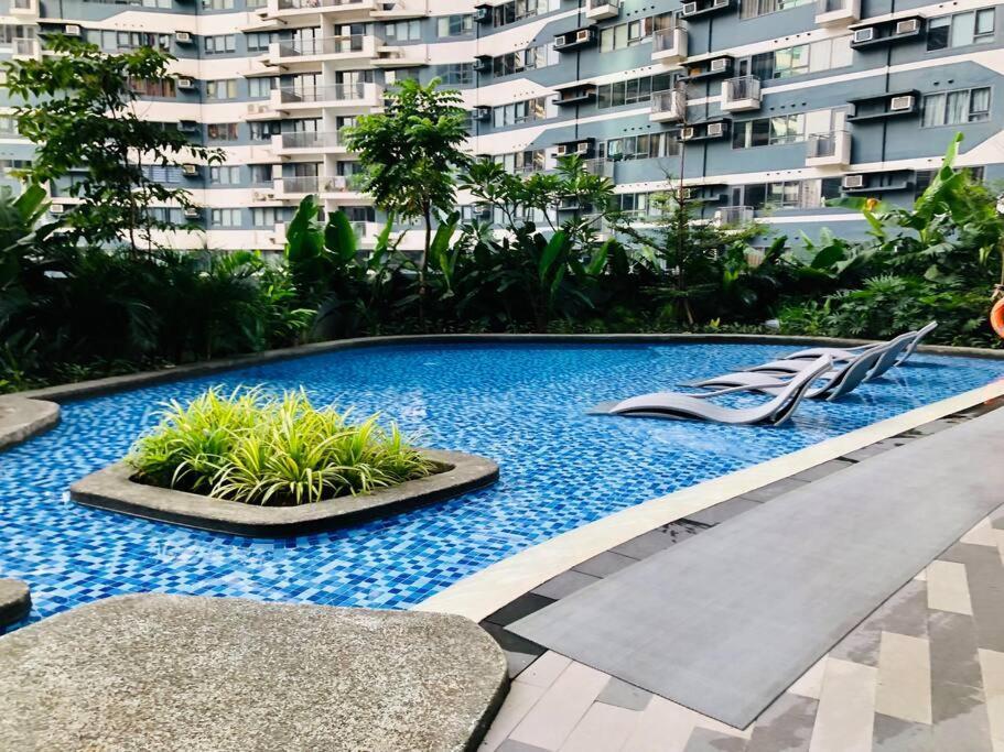 Air Residence 1Br With Balcony Free Netflix And Disney Plus Manila Luaran gambar
