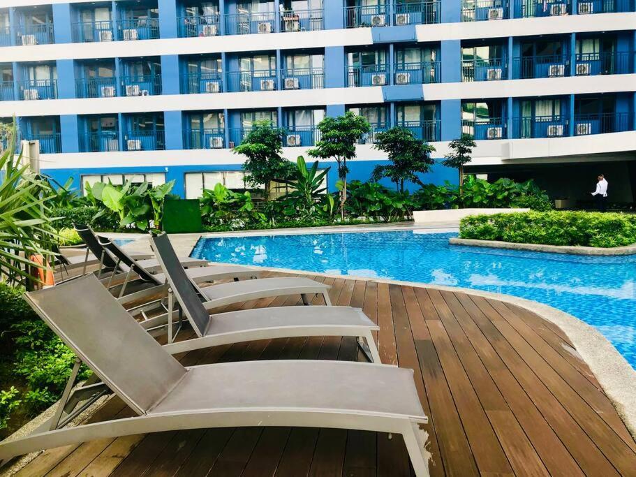 Air Residence 1Br With Balcony Free Netflix And Disney Plus Manila Luaran gambar