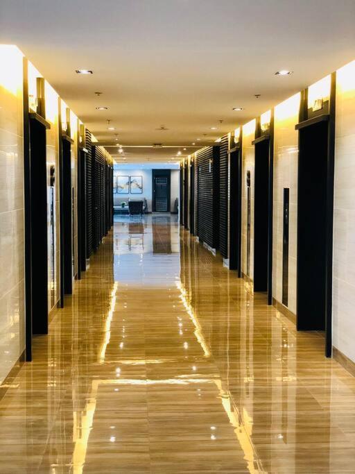 Air Residence 1Br With Balcony Free Netflix And Disney Plus Manila Luaran gambar